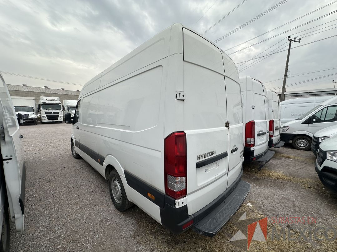 Lote 001 - Camioneta HYUNDAI H350, Año 2021, 451,912 km - Imagen 3