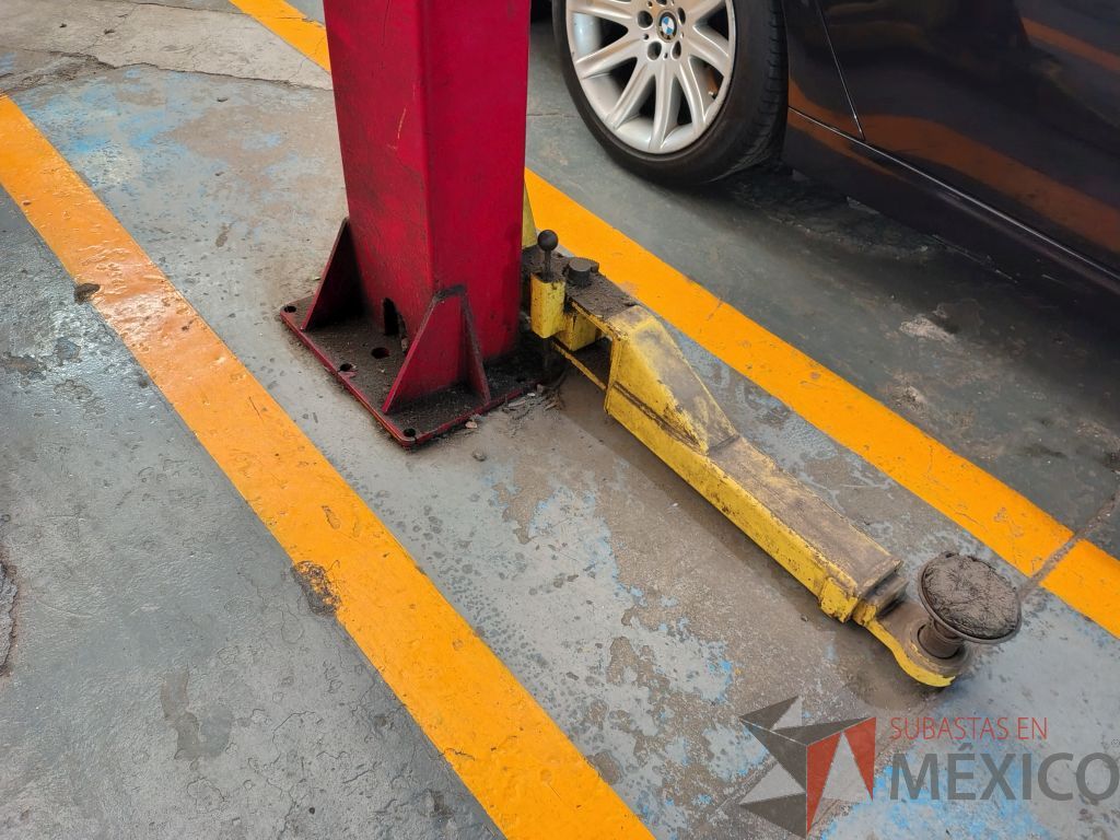 Lote 016 - Elevador de 2 postes cap. 7000 LB, 1 FASE, 60 HZ, KW, 1.5 RPM, 1700 AMPERIOS, 17-16 - Imagen 3