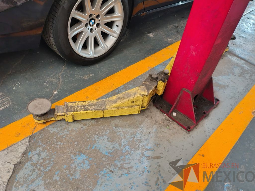 Lote 016 - Elevador de 2 postes cap. 7000 LB, 1 FASE, 60 HZ, KW, 1.5 RPM, 1700 AMPERIOS, 17-16 - Imagen 4