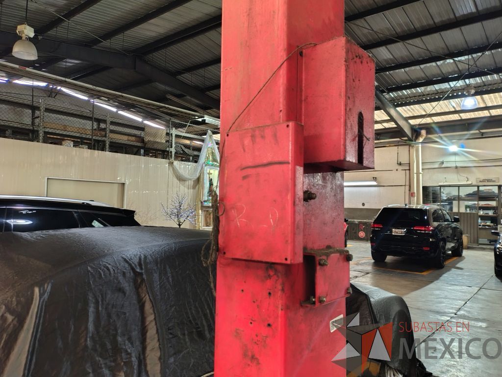 Lote 016 - Elevador de 2 postes cap. 7000 LB, 1 FASE, 60 HZ, KW, 1.5 RPM, 1700 AMPERIOS, 17-16 - Imagen 5