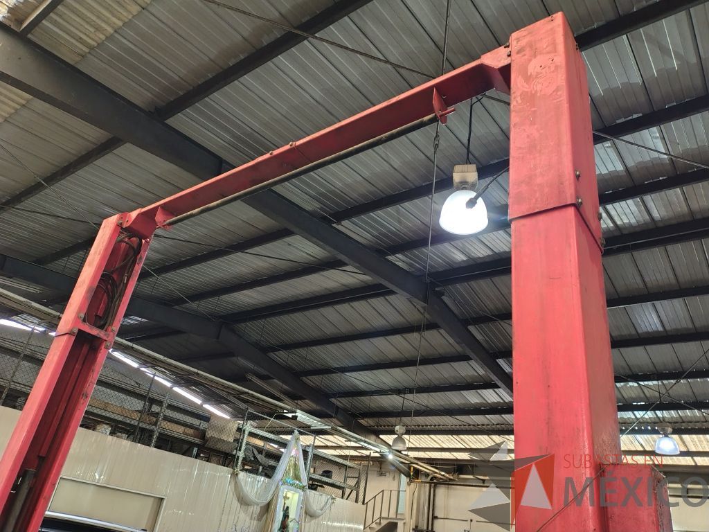 Lote 016 - Elevador de 2 postes cap. 7000 LB, 1 FASE, 60 HZ, KW, 1.5 RPM, 1700 AMPERIOS, 17-16 - Imagen 6