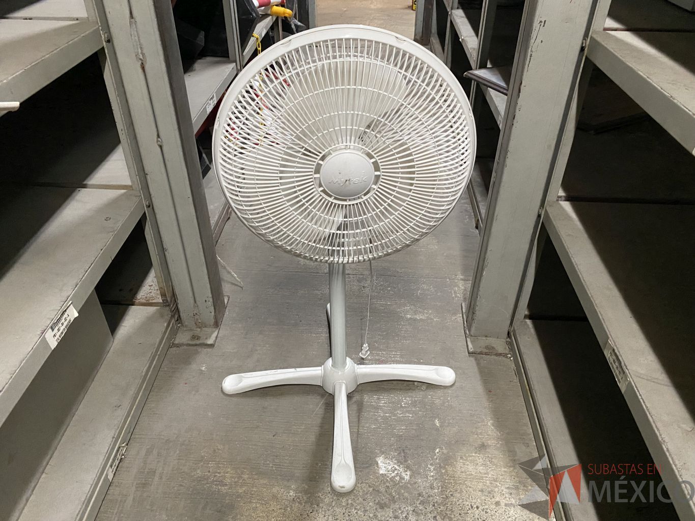 Lote 054 - 9 Ventiladores de diferentes marcas, modelos y tamaños - Imagen 8