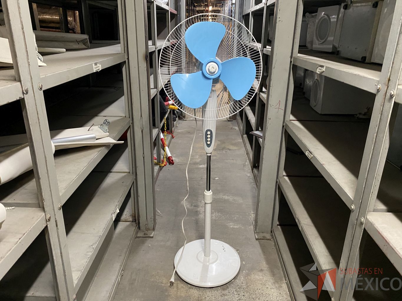 Lote 054 - 9 Ventiladores de diferentes marcas, modelos y tamaños