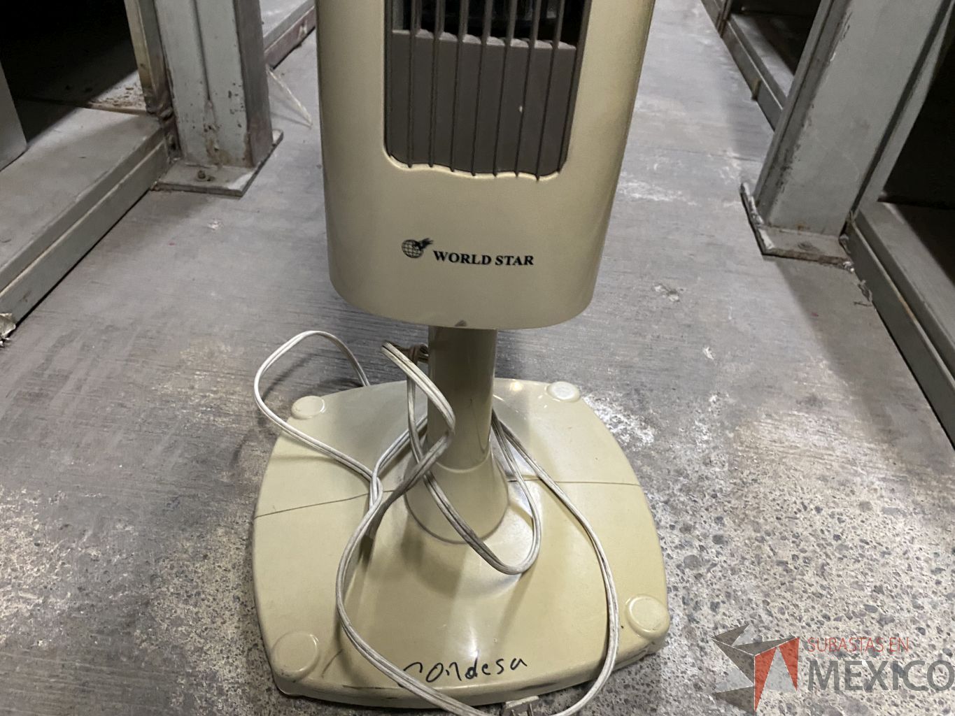 Lote 054 - 9 Ventiladores de diferentes marcas, modelos y tamaños - Imagen 2