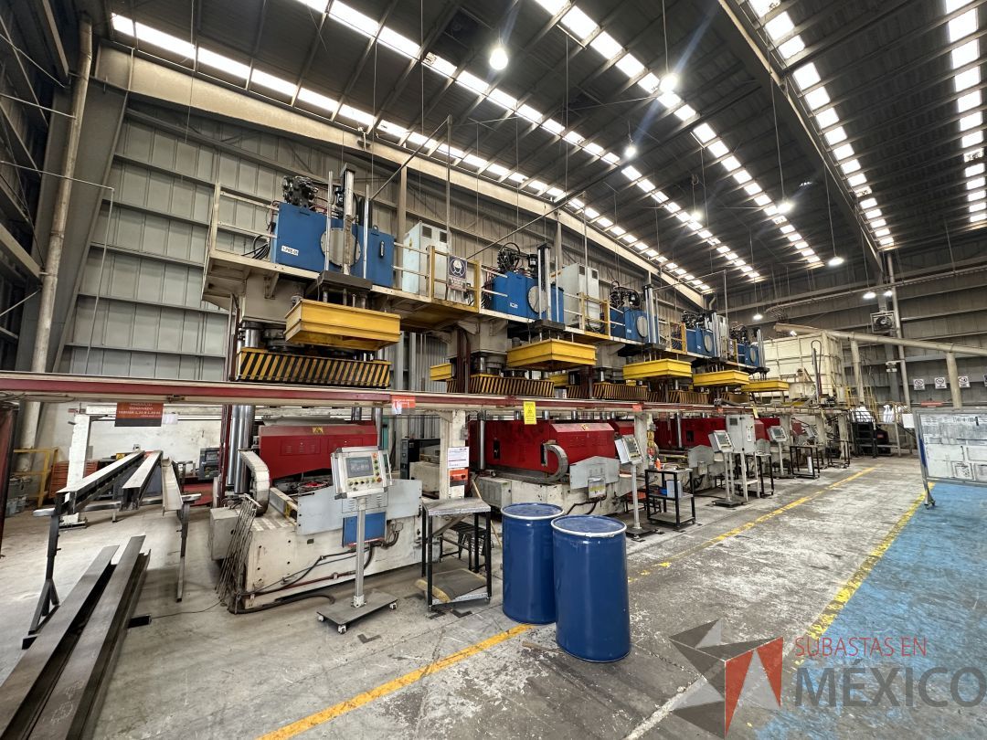 Lote 001 - Equipo semiautomático de fabricación de tarimas de madera aglomerada