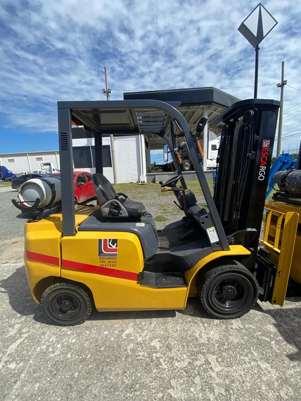 Lote 003 - Montacargas ESCARGO, 2.5 Toneladas G/G MT desplazador , Modelo: FG25T