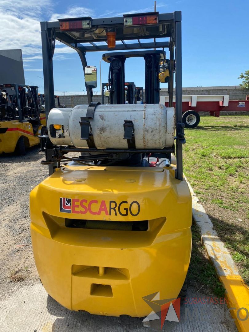 Lote 010 - Montacargas ESCARGO, 2.5 Toneladas G/G MT desplazador , Modelo: FG25T - Imagen 4