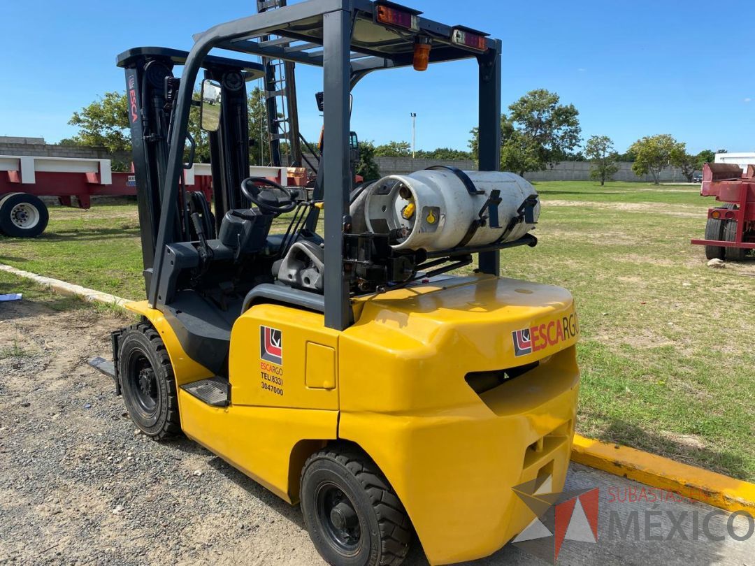Lote 010 - Montacargas ESCARGO, 2.5 Toneladas G/G MT desplazador , Modelo: FG25T