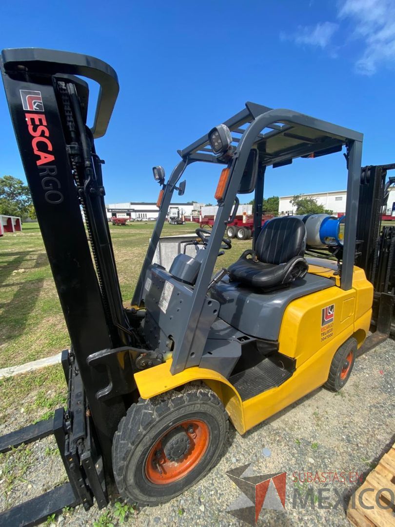 Lote 004 - Montacargas ESCARGO, 2.5 Toneladas G/G MT desplazador , Modelo: FG25T - Imagen 2