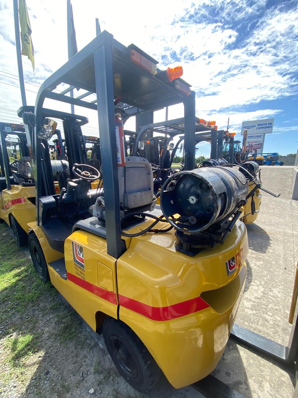 Lote 009 - Montacargas ESCARGO, 2.5 Toneladas G/G MT desplazador , Modelo: FG25T