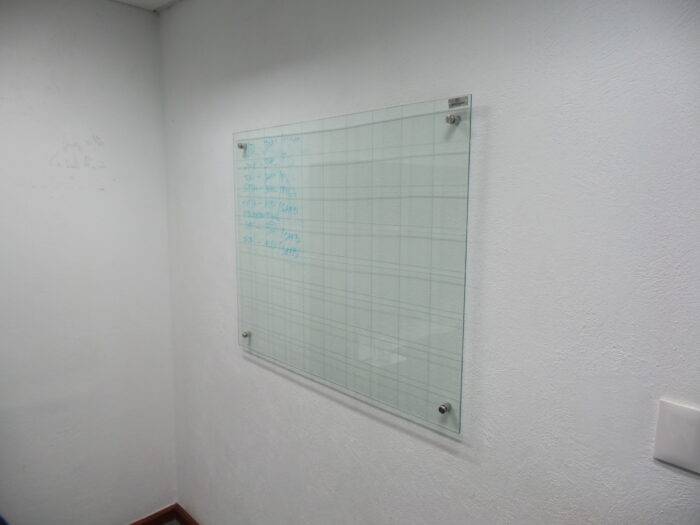 Lote 010 - Pizarrón de vidrio ( 1.00m x 80cm ) - Imagen 2