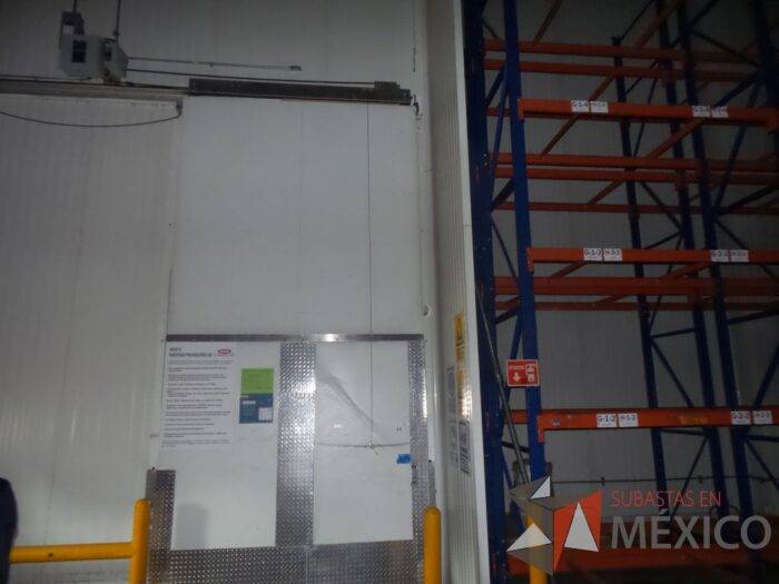 Lote 155 - Puerta para cámara fría, automatizada, no funciona