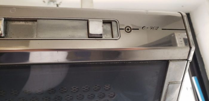 Lote 075 - Cocineta  con Parrilla y Campana marca Teka Modelo C-902, Gabinete con  7 puertas y Tarja - Imagen 4