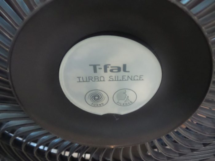 Lote 137 - 4 Ventiladores de pared color negro marca T-fal, 3 velocidades - Imagen 10