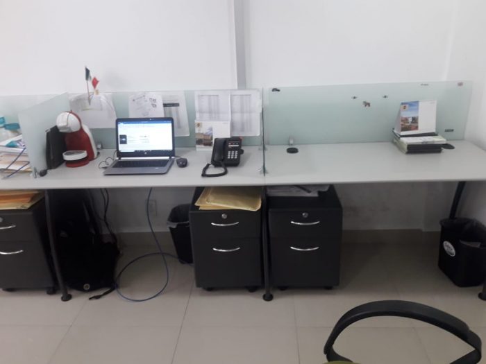 Lote 010 - Estación de trabajo para 4 personas - Imagen 2