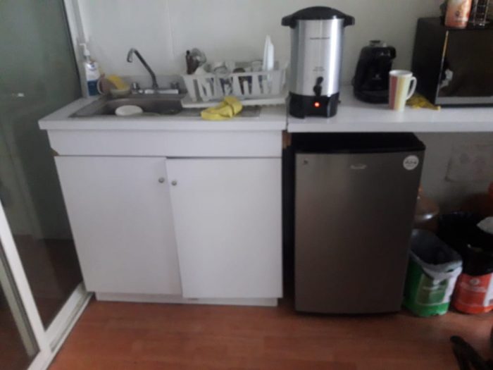 Lote 009 - Equipo de comedor, alacenas y mueble con tarja - Imagen 7