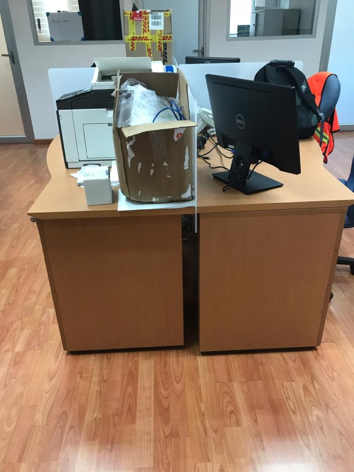 Lote 001 - Estación de trabajo para 4 personas - Imagen 2