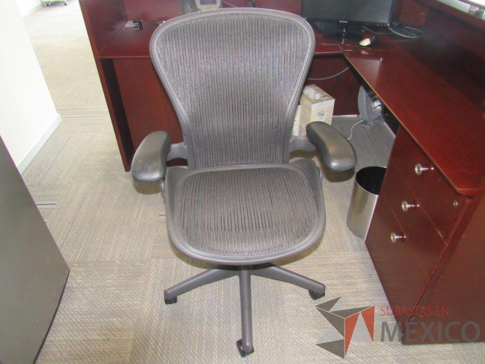 Lote 067 - Silla Ejecutiva Herman Miller Aeron - Imagen 2