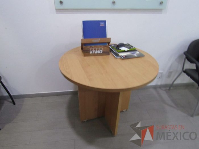Lote 005 - Oficina Ejecutiva con Escritorio en escuadra, Archivero, Gabinete alto, Mesa de trabajo y Pizarrón - Imagen 4