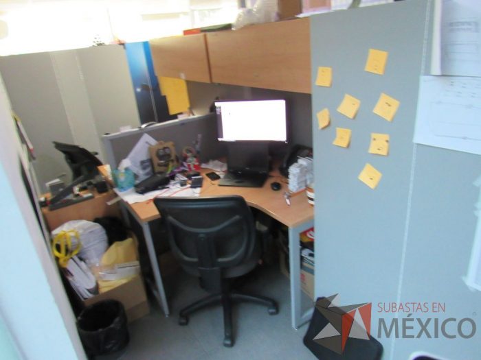 Lote 032 - Estación de trabajo para 2 personas de mampara alta color gris - Imagen 2