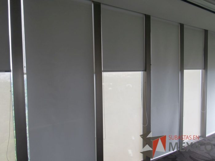 Lote 072 - 6 Persianas Black Out, Marca Hunter Douglas