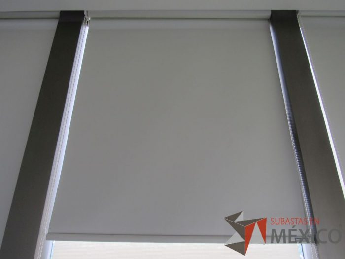 Lote 072 - 6 Persianas Black Out, Marca Hunter Douglas - Imagen 4