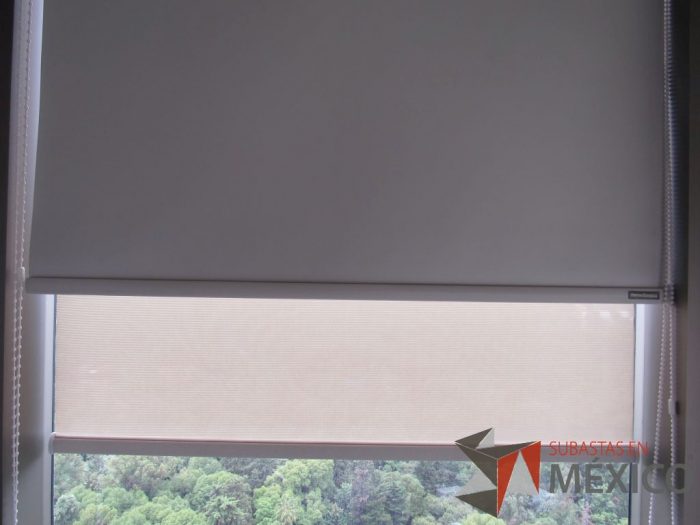 Lote 072 - 6 Persianas Black Out, Marca Hunter Douglas - Imagen 6