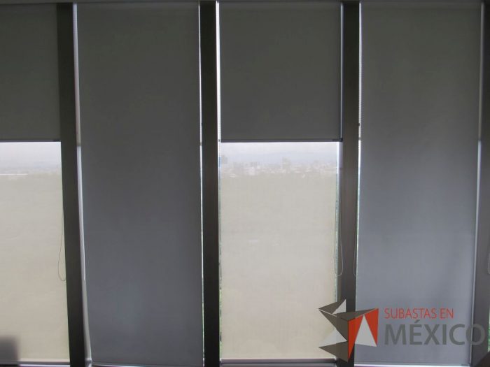 Lote 072 - 6 Persianas Black Out, Marca Hunter Douglas - Imagen 9
