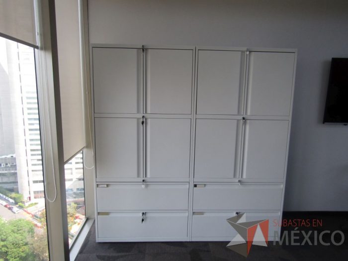 Lote 047 - Gabinete alto con 4 puertas y dos cajones - Imagen 12