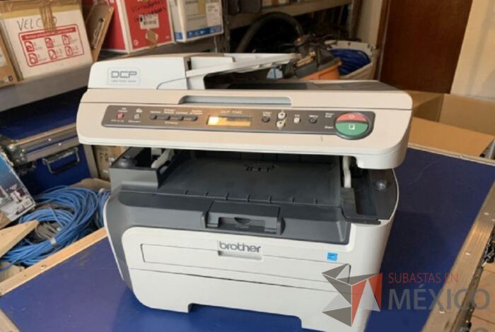 Lote 147 - 3 multifuncionales laser marca Brother (MFC7420,DCP8080DN,DCP7040) y 1 Impresora laser marca HP (PRO8000) p/refacciones