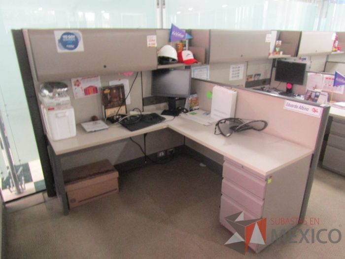 Lote 014 - Estación de trabajo para 6 personas de mampara alta con 6 gavetas - Imagen 4