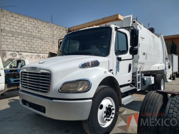 Lote 003 - Camión Freightliner M2 Año 2011, Compactador de Basura McNeilus - Imagen 3