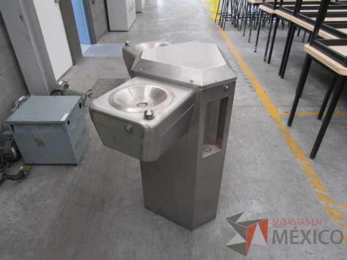 Lote 026 - 3 bases para bebedero metálico de 2 posiciones y espacio para botellas - Imagen 2