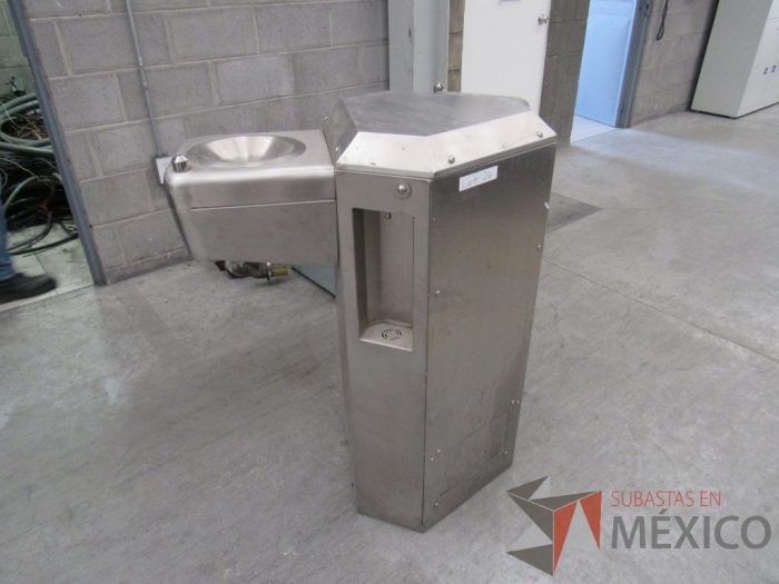 Lote 026 - 3 bases para bebedero metálico de 2 posiciones y espacio para botellas - Imagen 5