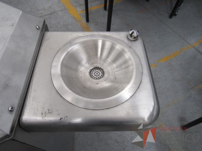 Lote 026 - 3 bases para bebedero metálico de 2 posiciones y espacio para botellas - Imagen 11