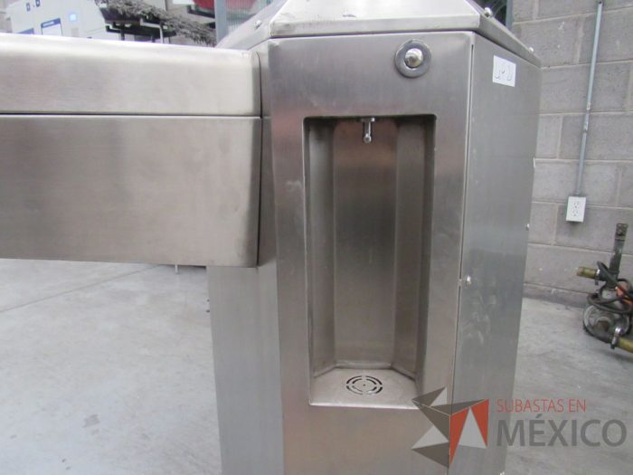 Lote 026 - 3 bases para bebedero metálico de 2 posiciones y espacio para botellas - Imagen 13