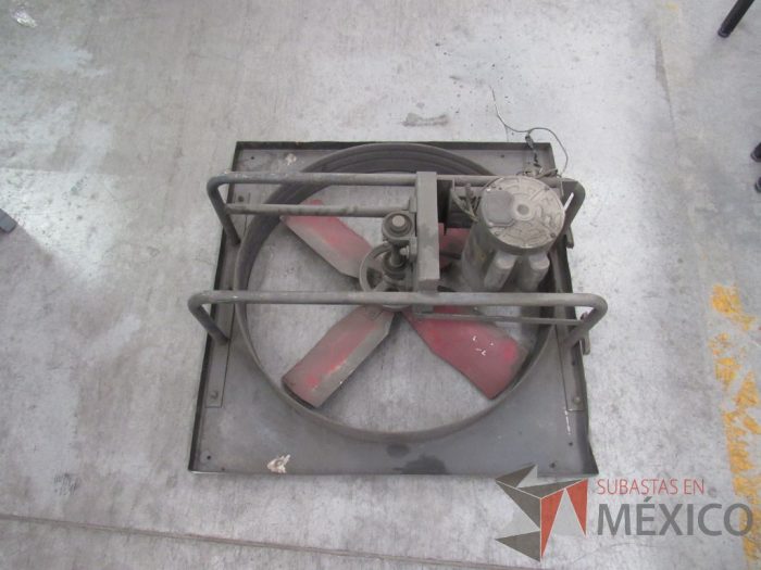 Lote 027 - Extractor de  Aire metálico con aspas color rojo - Imagen 5