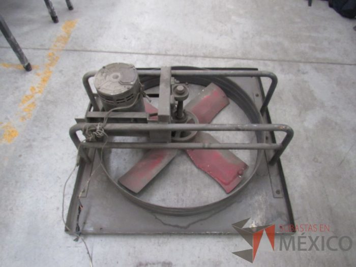 Lote 027 - Extractor de  Aire metálico con aspas color rojo - Imagen 9