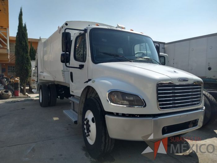 Lote 003 - Camión Freightliner M2 Año 2011, Compactador de Basura McNeilus - Imagen 2