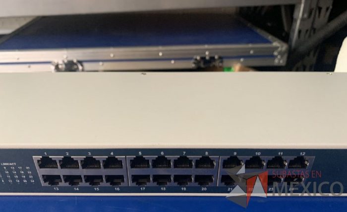 Lote 026 -  Switch de red 4 de 24 salidas y 1 de 16 salidas varias marcas (Zonet,C-net,Trendnet,Baseline)