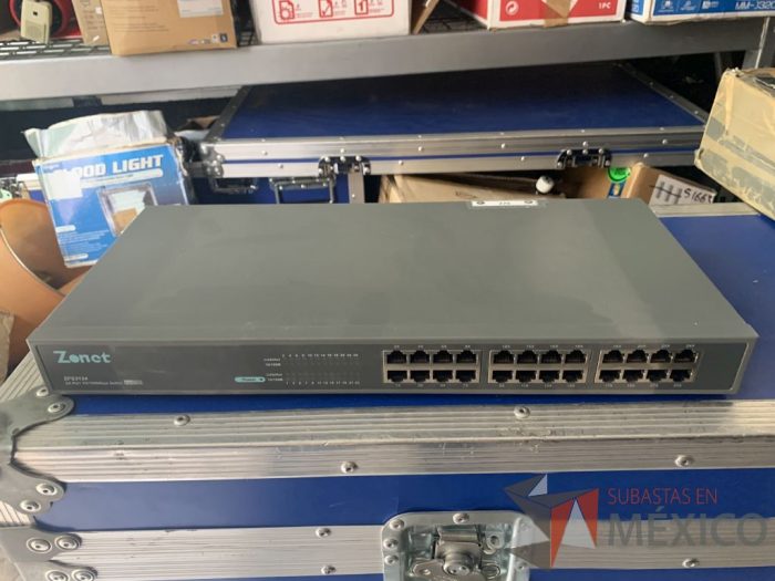 Lote 026 -  Switch de red 4 de 24 salidas y 1 de 16 salidas varias marcas (Zonet,C-net,Trendnet,Baseline) - Imagen 10