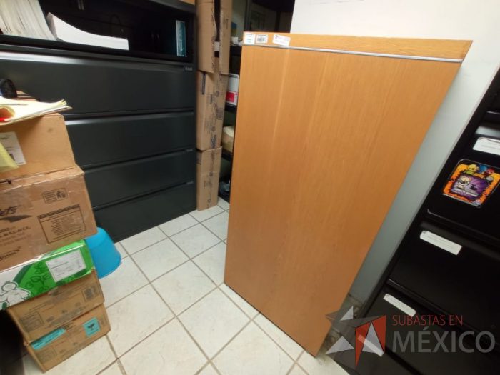 Lote 028 - Archivero vertical alto con 4 cajones color madera - Imagen 3