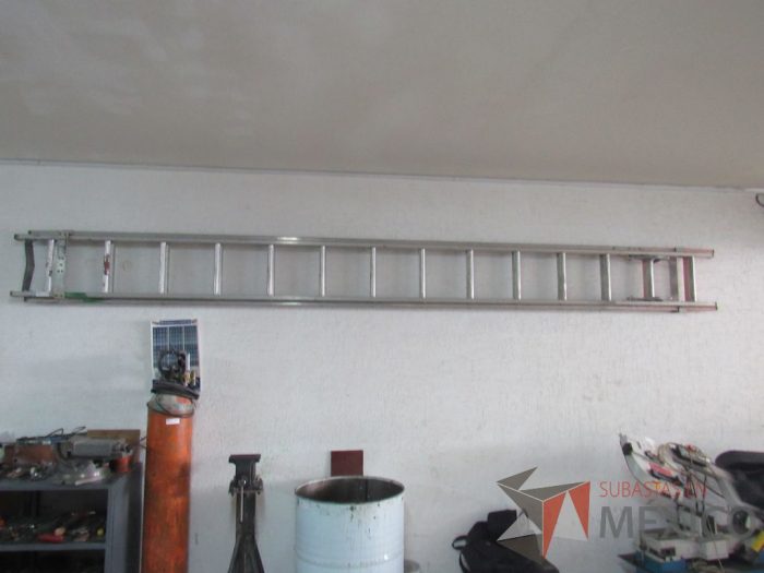 Lote 012 - Escalera metálica de 6 metros - Imagen 4