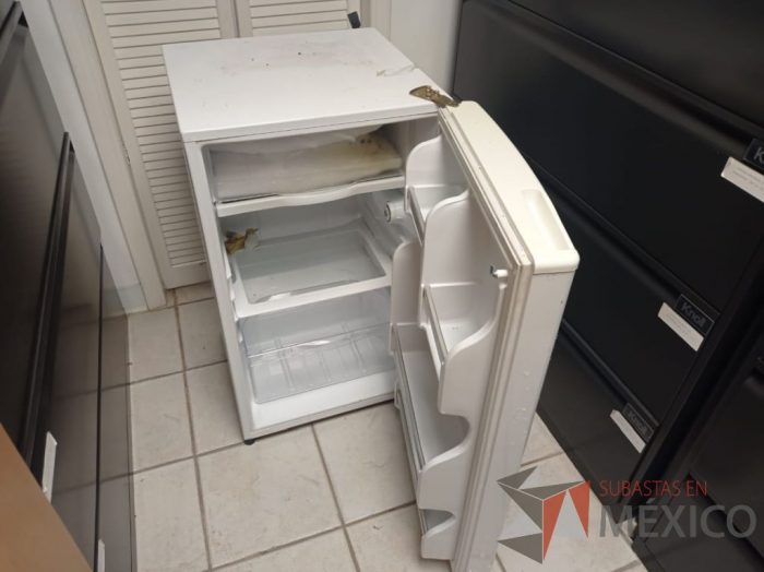 Lote 032 - Frigobar, marca Whirlpool - Imagen 7
