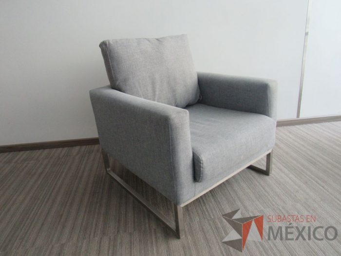 INV 099 - Sillón de 1 plaza con base metálica, asiento y respaldo en tela color gris - Imagen 6