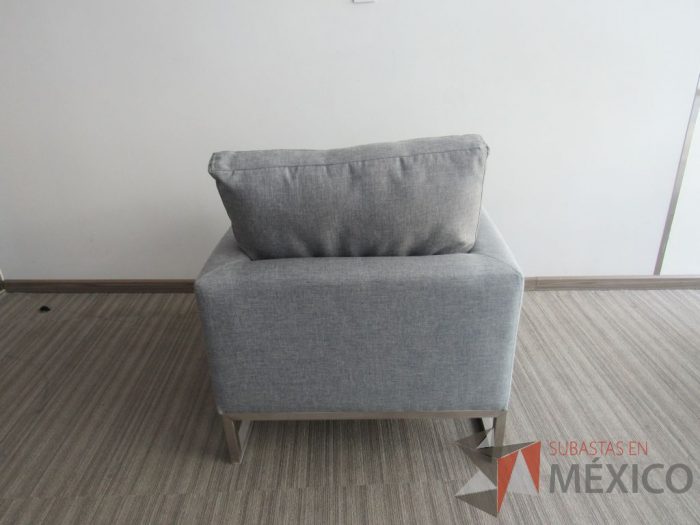 INV 099 - Sillón de 1 plaza con base metálica, asiento y respaldo en tela color gris - Imagen 8