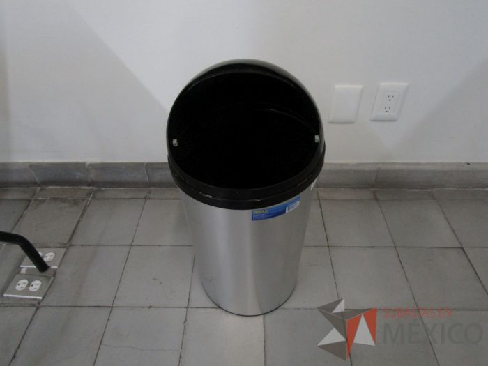 Lote 017 - 2 Bote de basura metálico - Imagen 3