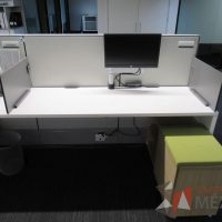 Lote 063 - Estación de trabajo para 8 personas de mampara media con 7 credenzas de 2 cajones y 1 entrepaño - Imagen 14