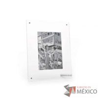 Lote 324 - Portaretratos Level Frame Transparente 28x22.5cm