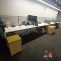 Lote 019 - Estación de trabajo para 4 personas de mampara media con 4 credenzas de 2 cajones y 1 entrepaño - Imagen 4